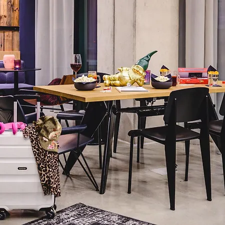 Hotel Moxy Airport 3*