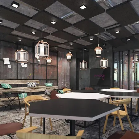 Hotel Moxy Airport 3*