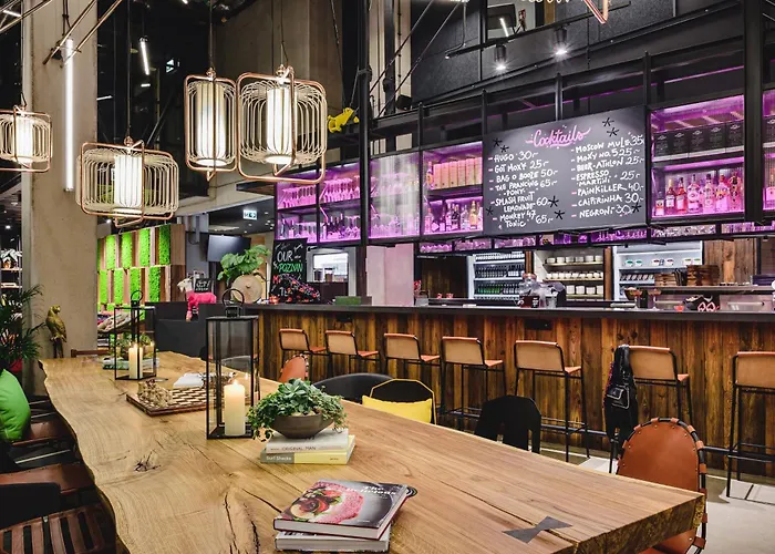 Moxy Airport מלון 3*