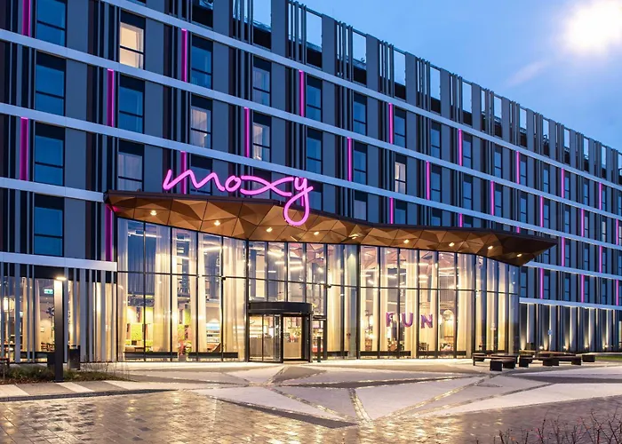 מלון Moxy Airport