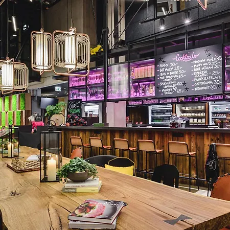 Moxy Airport Hotell 3*