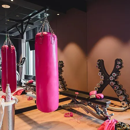 Moxy Airport Hotell 3*