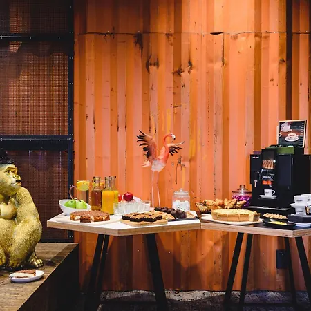 Hotell Moxy Airport Poznań