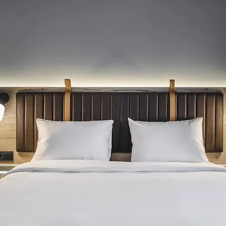 Moxy Airport Hotell 3*