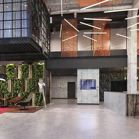 Moxy Airport Szálloda 3*