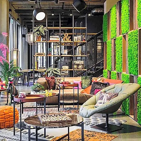 Moxy Airport 3* بوزنان