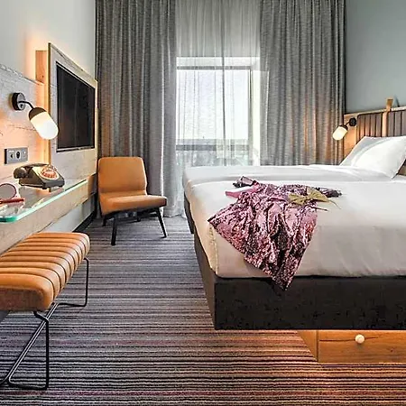 Moxy Airport فندق 3*