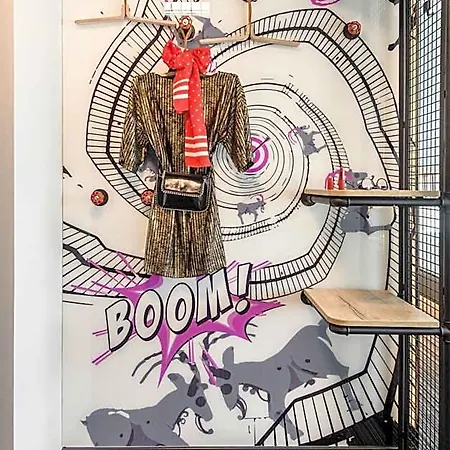 Moxy Airport 3*