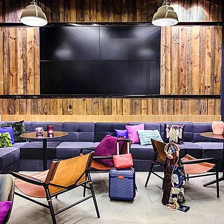 Moxy Airport فندق 3*