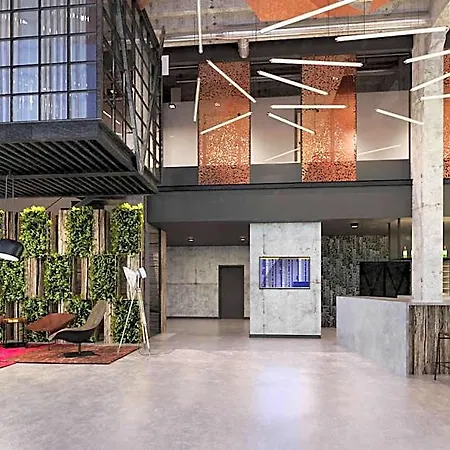 Moxy Airport فندق 3*