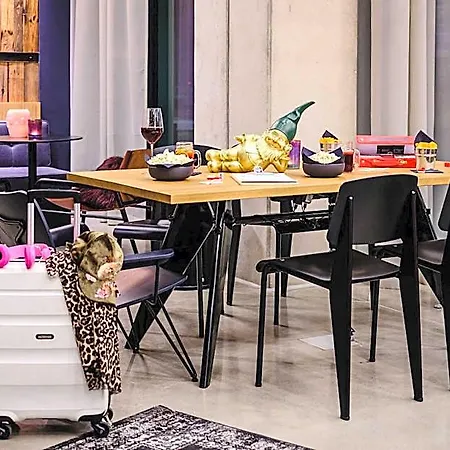 Moxy Airport فندق 3*