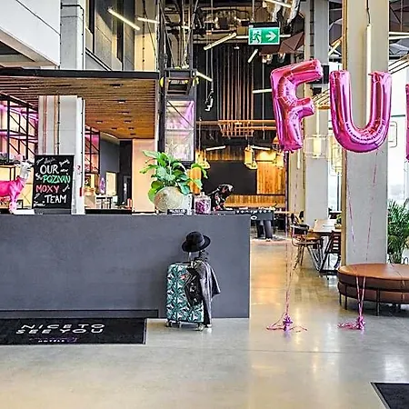 فندق Moxy Airport 3*