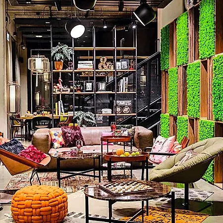 Moxy Airport فندق 3*
