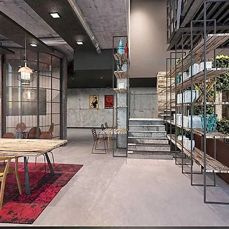 Moxy Airport