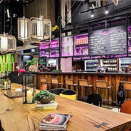 Moxy Airport