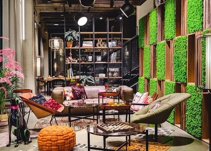 Отель Moxy Airport