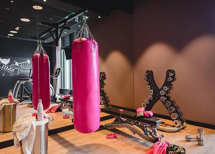 Moxy Airport Otel 3*